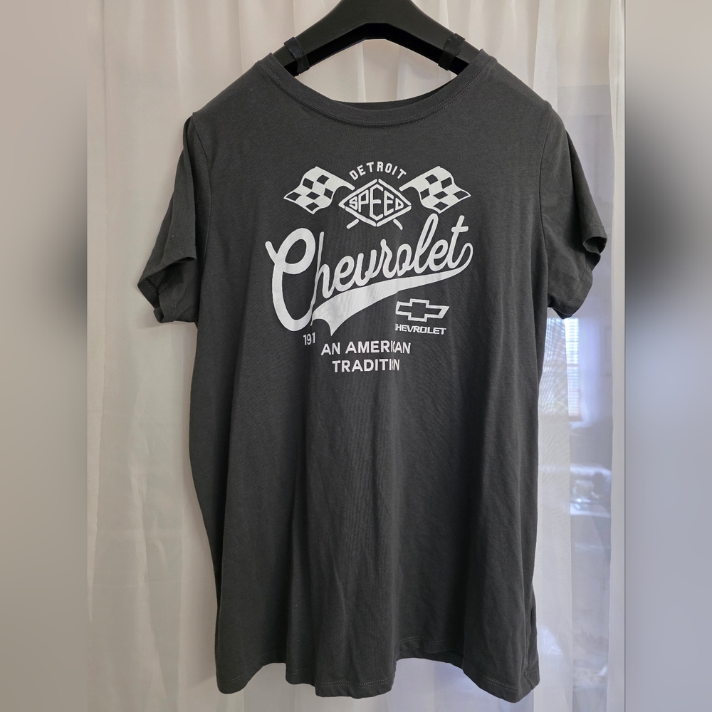 Torrid Chevrolet Gray Short Sleeve Tee with Crew Neck